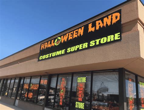 halloween store nesr me